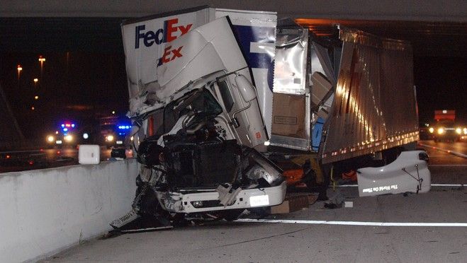 FedEx-truck-accident-in-Tampa_zpse564a9b5.jpg