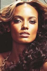 http://i807.photobucket.com/albums/yy358/xxxandromedaxxx2/adatlapok/selita-ebanks-0518.jpg